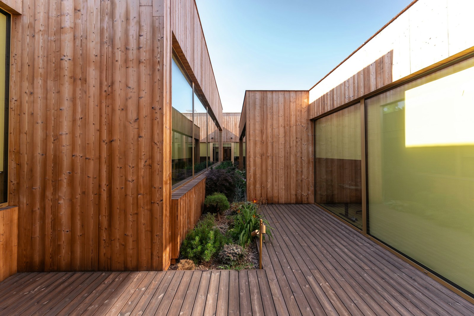Timber-clad garden room